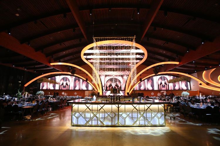 מערכות תאורה מתקדמות אך אוכל משובח, אולם טרויה (צילום: גל הפקות)