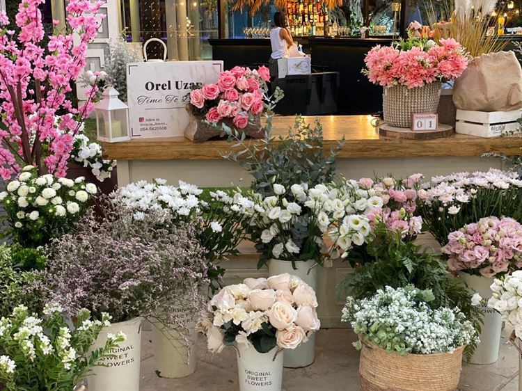 עמדת פרחים מהממת של אוראל אוזן (צילום: וואלה! מזל טוב)