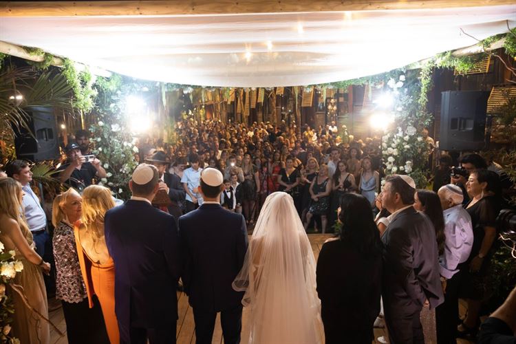 הזוג המאושר תחת החופה (צילום: פיפל פוטוגרפי)