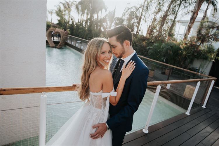 מצטלמים בריזורט הטרופי קאי, החתונה של אריה ודנה (מילים: פיפל פוטוגרפי)