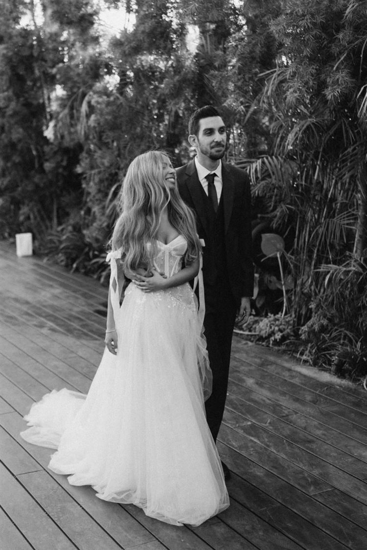 הם מוכנים למסד את הקשר, דנה ואריה (מילים: פיפל פוטוגרפי)