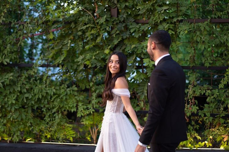 לינוי בשמלה המהממת של טל מדינה (צילום: שי בוזלגו)