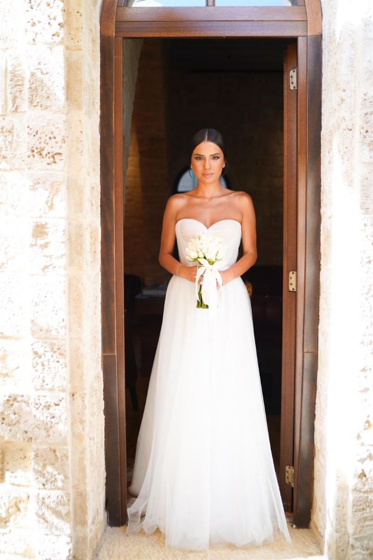 נופר בשמלה הראשונה (צילום: רון קובי)