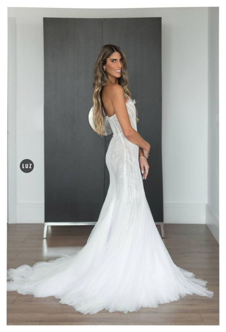 זוהר אזרזר בשמלה ראשונה של קורל קונפורטי (צילום: LUZ weddings)