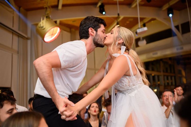 עם תפאורה מושלמת וצבעים של שקיעה - החתונה הרומנטית של שני ועידו 15