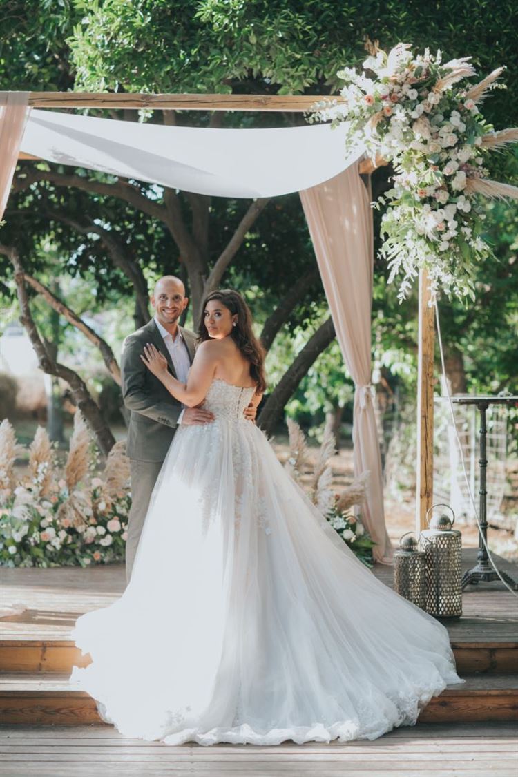 כל פרח במקום: כך נראית חתונה של ארכיטקטית 35