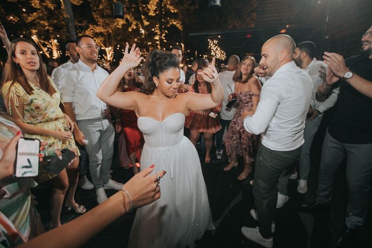 כל פרח במקום: כך נראית חתונה של ארכיטקטית 39