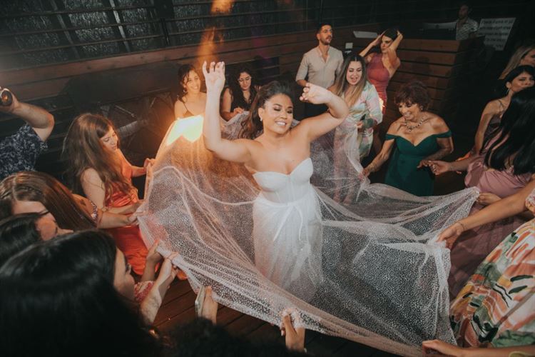 כל פרח במקום: כך נראית חתונה של ארכיטקטית 42