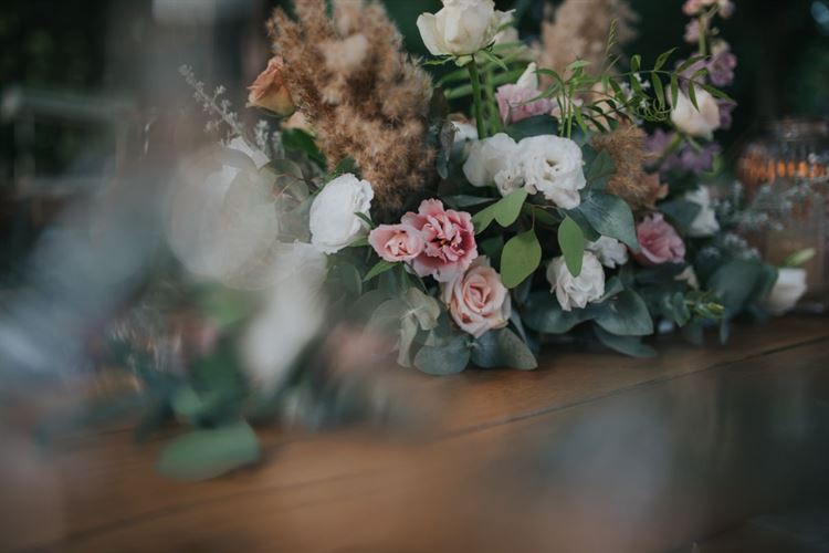 כל פרח במקום: כך נראית חתונה של ארכיטקטית 45