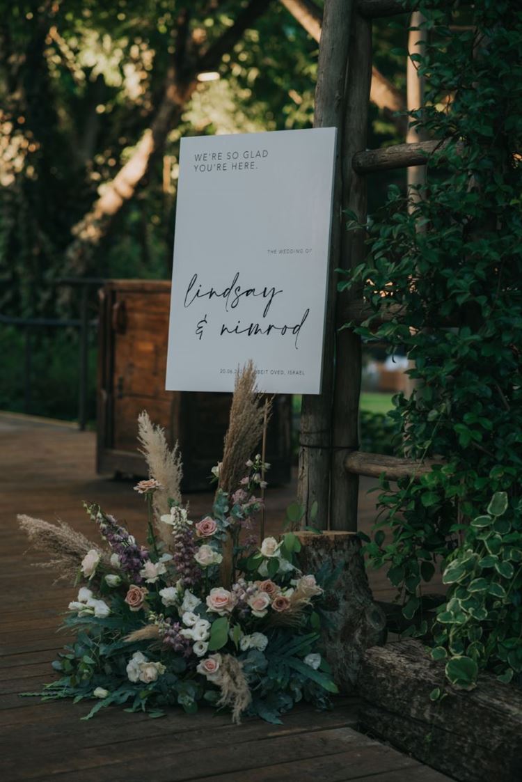 כל פרח במקום: כך נראית חתונה של ארכיטקטית 48