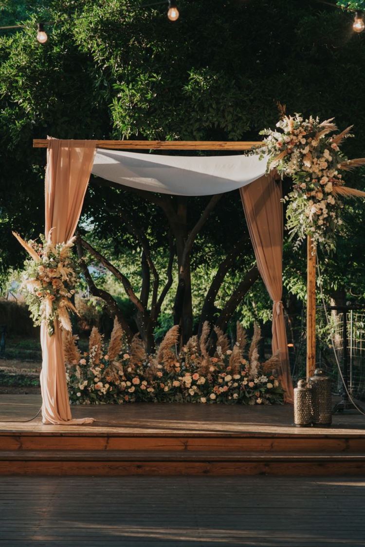 כל פרח במקום: כך נראית חתונה של ארכיטקטית 50