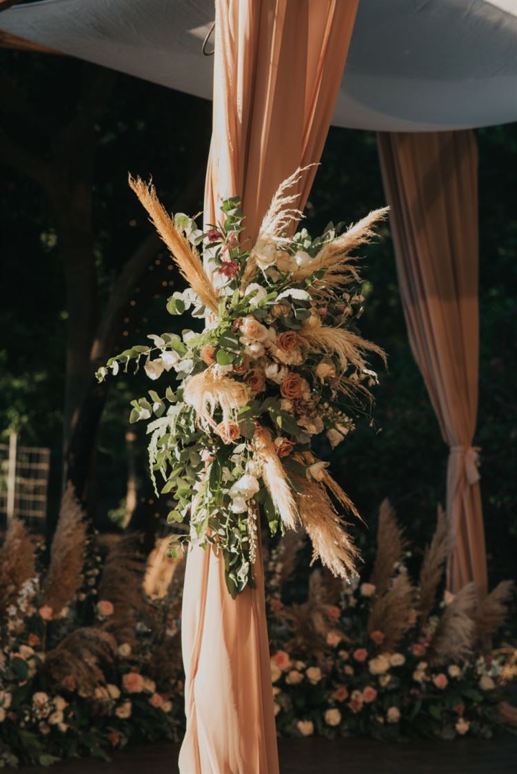 כל פרח במקום: כך נראית חתונה של ארכיטקטית 51