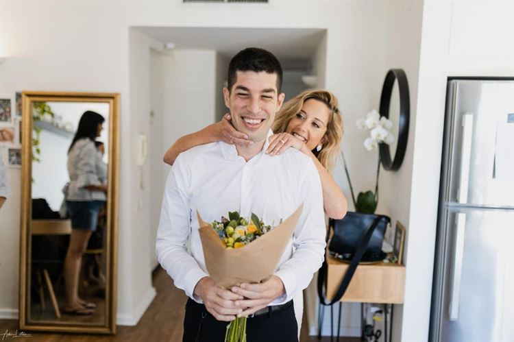 בשמלה לבנה בשוק לוינסקי: הכלה שהעזה להתחיל עם פלורנטין 8