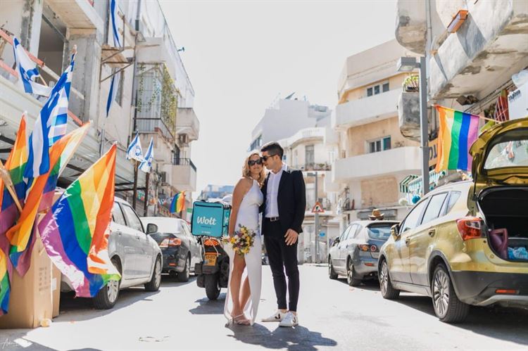 בשמלה לבנה בשוק לוינסקי: הכלה שהעזה להתחיל עם פלורנטין 9