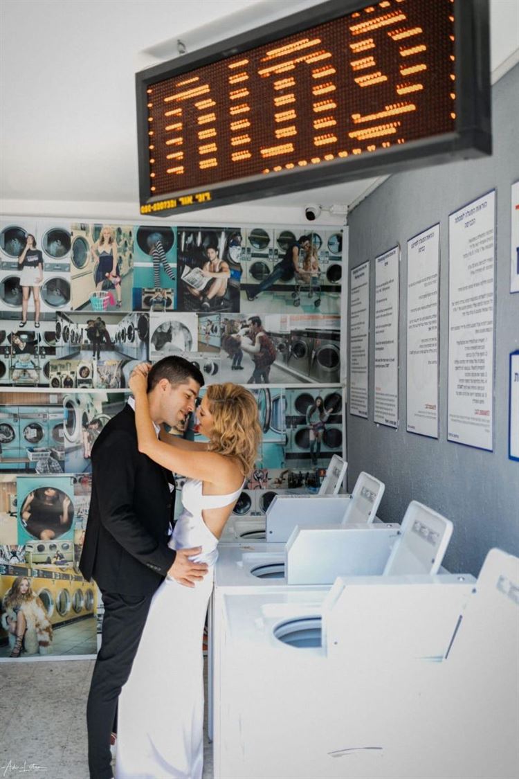 בשמלה לבנה בשוק לוינסקי: הכלה שהעזה להתחיל עם פלורנטין 11