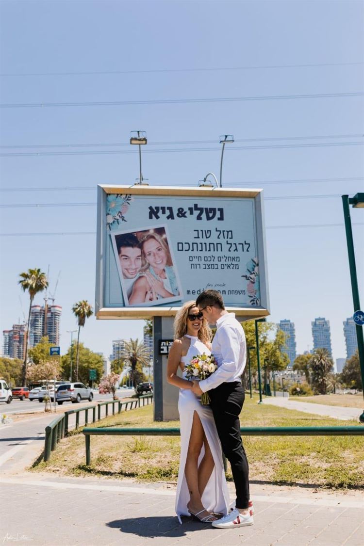 בשמלה לבנה בשוק לוינסקי: הכלה שהעזה להתחיל עם פלורנטין 12