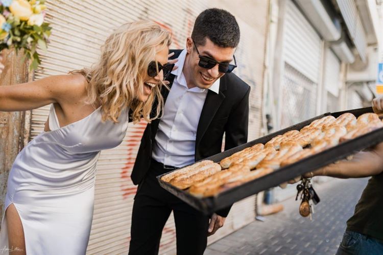 בשמלה לבנה בשוק לוינסקי: הכלה שהעזה להתחיל עם פלורנטין 13