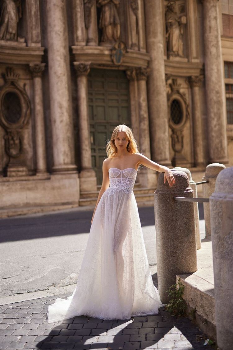 היישר משבוע האופנה לכלות NY: הקולקציה של ליז מרטינז 9