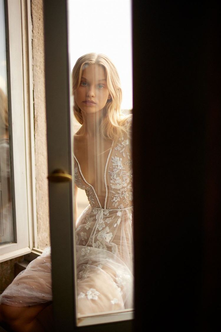 היישר משבוע האופנה לכלות NY: הקולקציה של ליז מרטינז 10