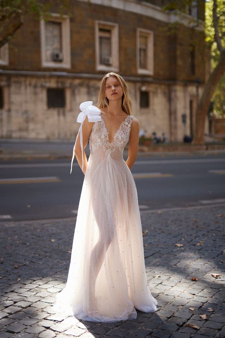 היישר משבוע האופנה לכלות NY: הקולקציה של ליז מרטינז 21