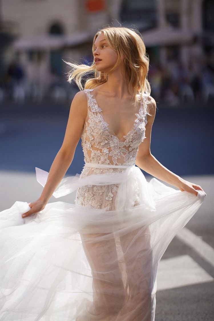 היישר משבוע האופנה לכלות NY: הקולקציה של ליז מרטינז 4