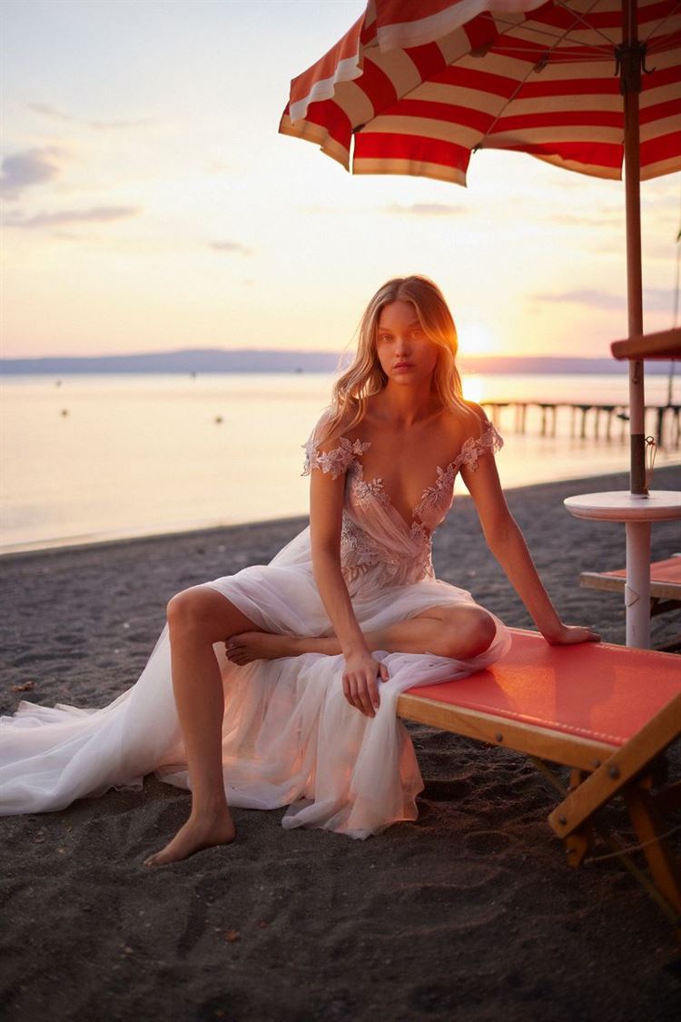 היישר משבוע האופנה לכלות NY: הקולקציה של ליז מרטינז 29