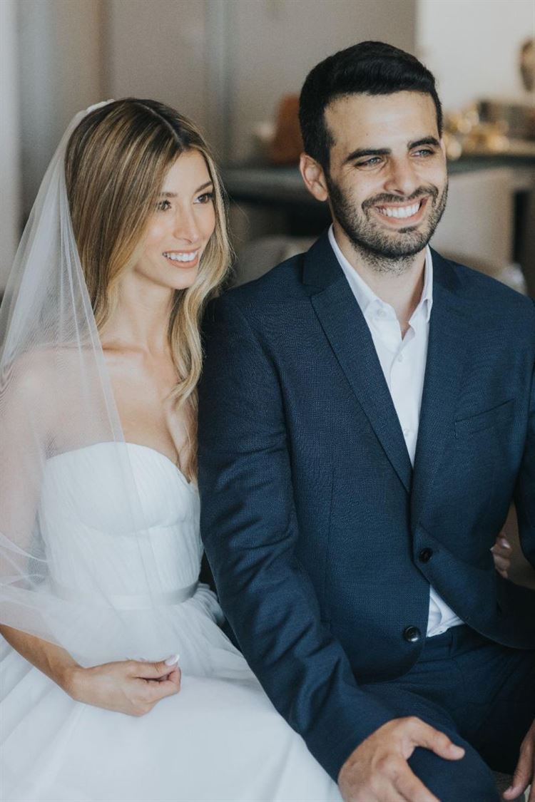 כבשה את קיסריה ואת תל אביב עם שמלות כלה שקלעו בול 9