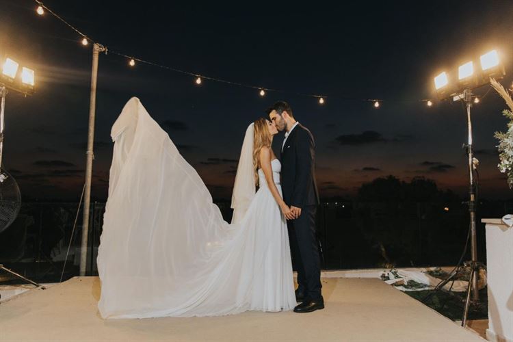 כבשה את קיסריה ואת תל אביב עם שמלות כלה שקלעו בול 14