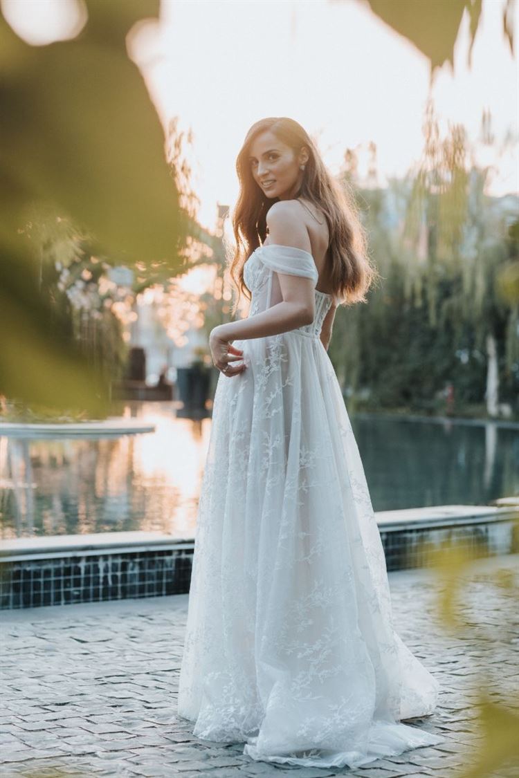 מיטל מהממת בשמלת הכלה הראשונה של אייזן שטיין (צילום: אנדריי אברמוב)