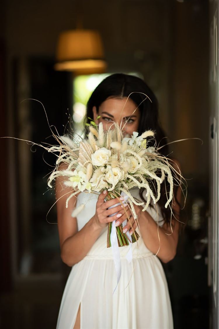 חווה בלבן: חתונת ה"ברנינג מן" של כוכבת לוציפר 12