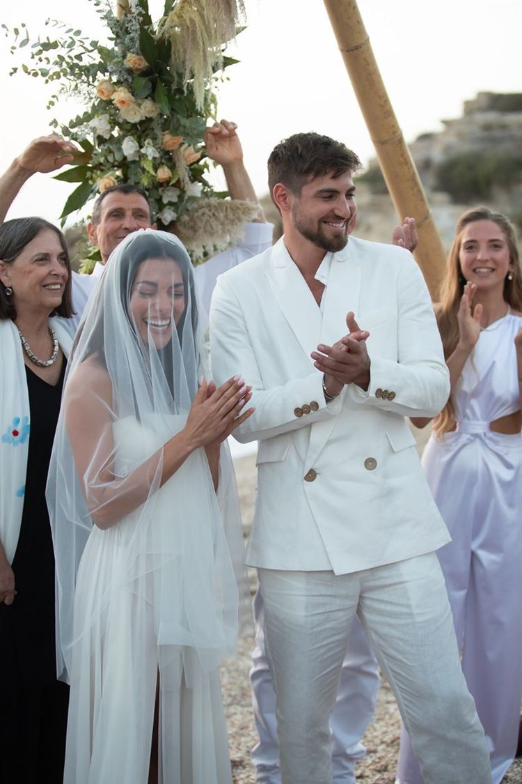 חווה בלבן: חתונת ה"ברנינג מן" של כוכבת לוציפר 22