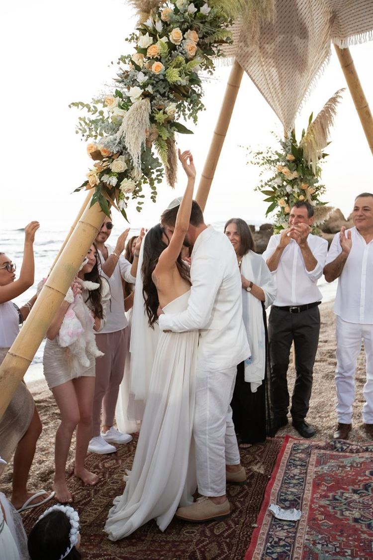 חווה בלבן: חתונת ה"ברנינג מן" של כוכבת לוציפר 24