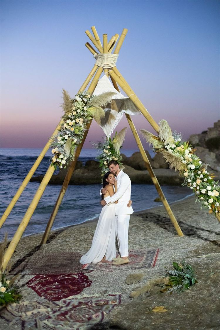 חווה בלבן: חתונת ה"ברנינג מן" של כוכבת לוציפר 25