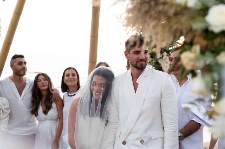 חווה בלבן: חתונת ה"ברנינג מן" של כוכבת לוציפר 19