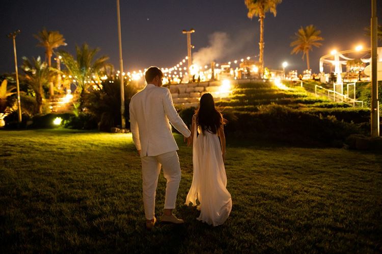 חווה בלבן: חתונת ה"ברנינג מן" של כוכבת לוציפר 26