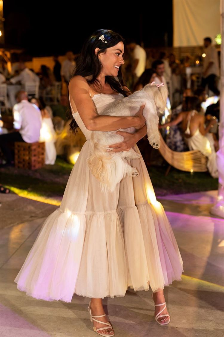 חווה בלבן: חתונת ה"ברנינג מן" של כוכבת לוציפר 27