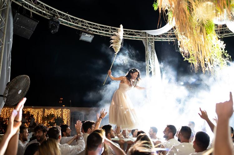 חווה בלבן: חתונת ה"ברנינג מן" של כוכבת לוציפר 31