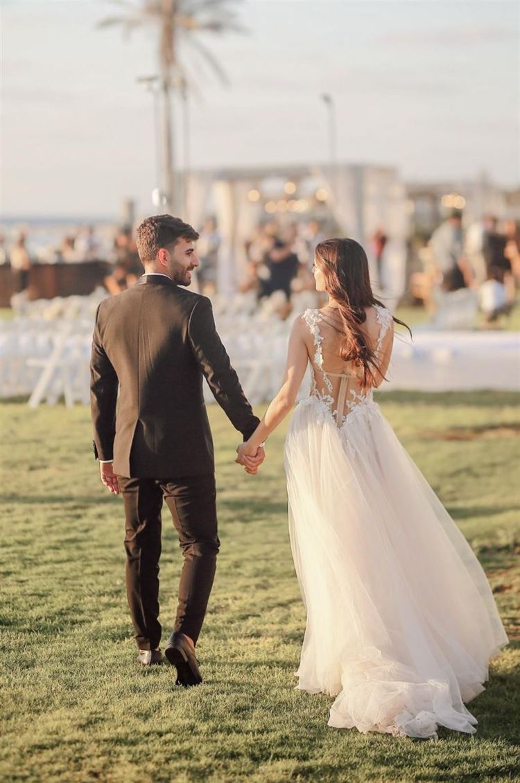 עם מבט כובש ושסע מושלם: הכלה שמזניקה את מדד הסטייל 14