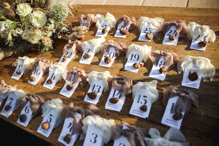 עם מבט כובש ושסע מושלם: הכלה שמזניקה את מדד הסטייל 20