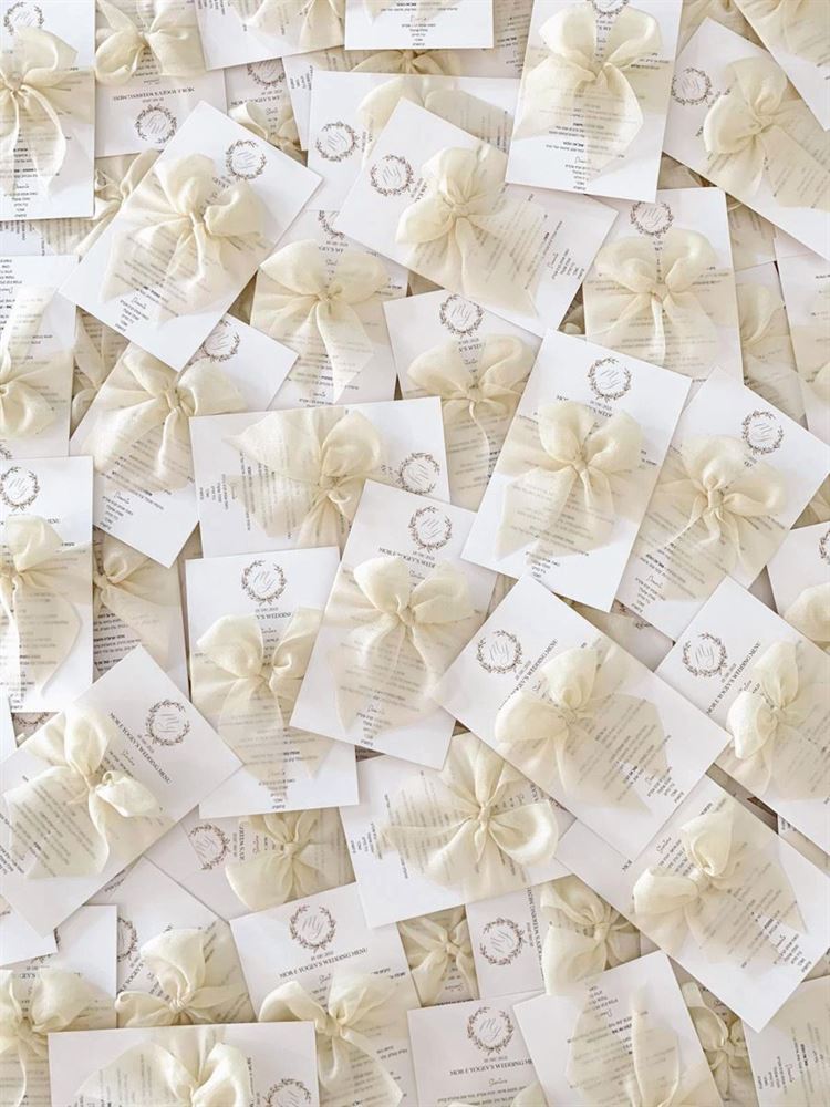 עם מבט כובש ושסע מושלם: הכלה שמזניקה את מדד הסטייל 21