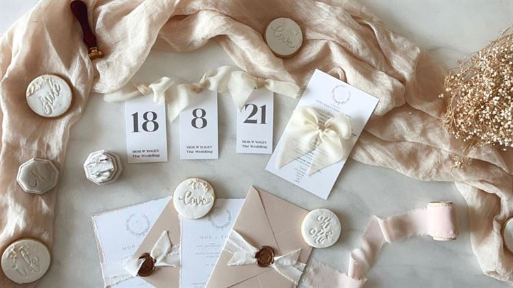 עם מבט כובש ושסע מושלם: הכלה שמזניקה את מדד הסטייל 23