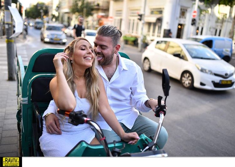 דור הראל ועומרי סגל בצילומי החתונה (צילום: רביב צלמים)