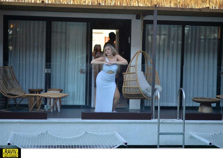 דור הראל בשמלת כלה שנייה בעיצובה (צילום: רביב צלמים)