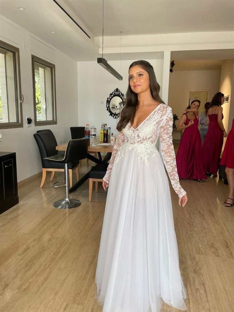 דנה בשמלה של המעצבת לימור בן יוסף (צילום: איציק בן דוסא)