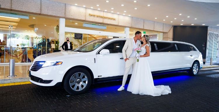 שכרו גם לימוזינה להשלמת החוויה, אירנה וניסן (צילום: אדארד פרו)