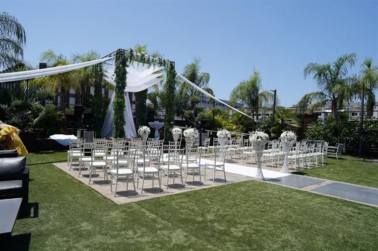 החופה בגן האירועים מפלים, עיצוב יפייפה (צילום: אדוארד פרו)