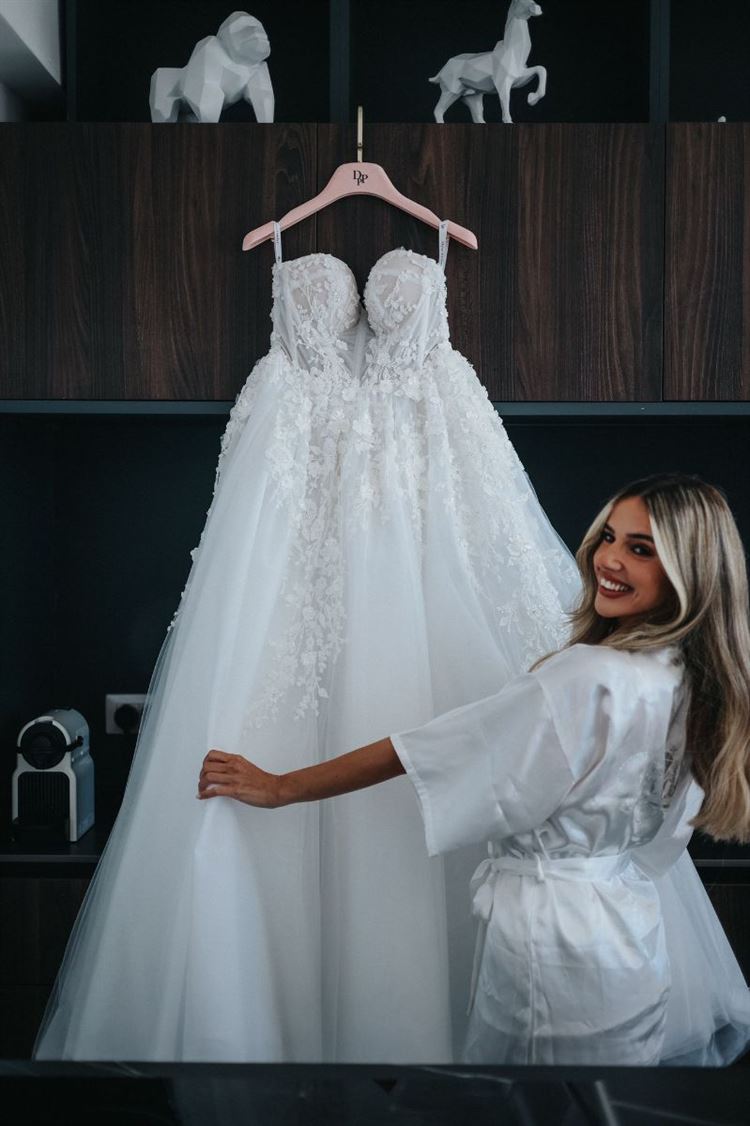 שמלת כלה לחופה (צילום: אליאורה)