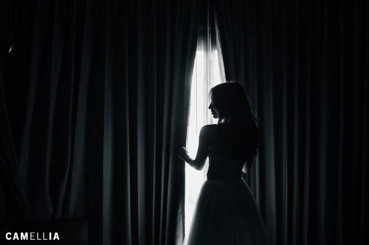 עדי מתארגנת ליום המרגש (צילום: קמליה)