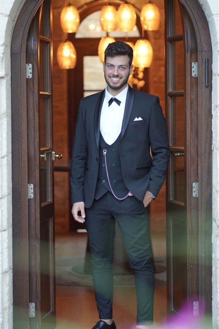 מוכן לשבור את הכוס (צילום: קמליה)