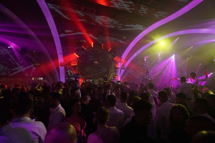 עיטצוב ג'ונגלי באולם טרויה באשדוד (צילום: קמליה)